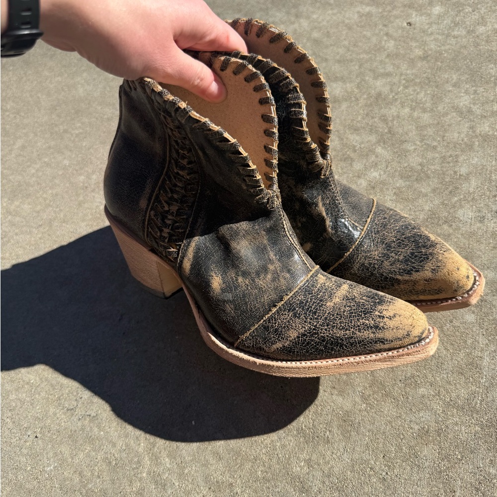 Circle G Distressed Black and Tan Ankle Boots